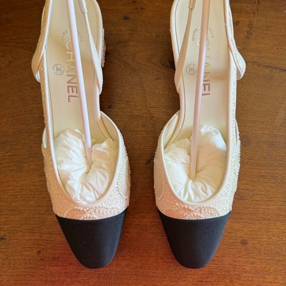 BNWT Rare Chanel White Beaded Pearl Strass Slingback Heels 38 - Picture 3 of 7